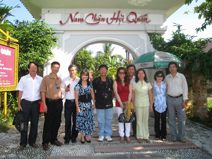 Don Mai Huong_IMG_0057.jpg - Sáng 24-5-2009 tại Nam Châu Hội Quán: từ trái- Thanh K1A, Lê V Dũng K7, Trần Dũng K7, Hạnh K3, Hùng K7, Mai Dung K7, Lê Tự Hạnh K7, ? K7, Mai Hương K3, Lưu Lộc K7